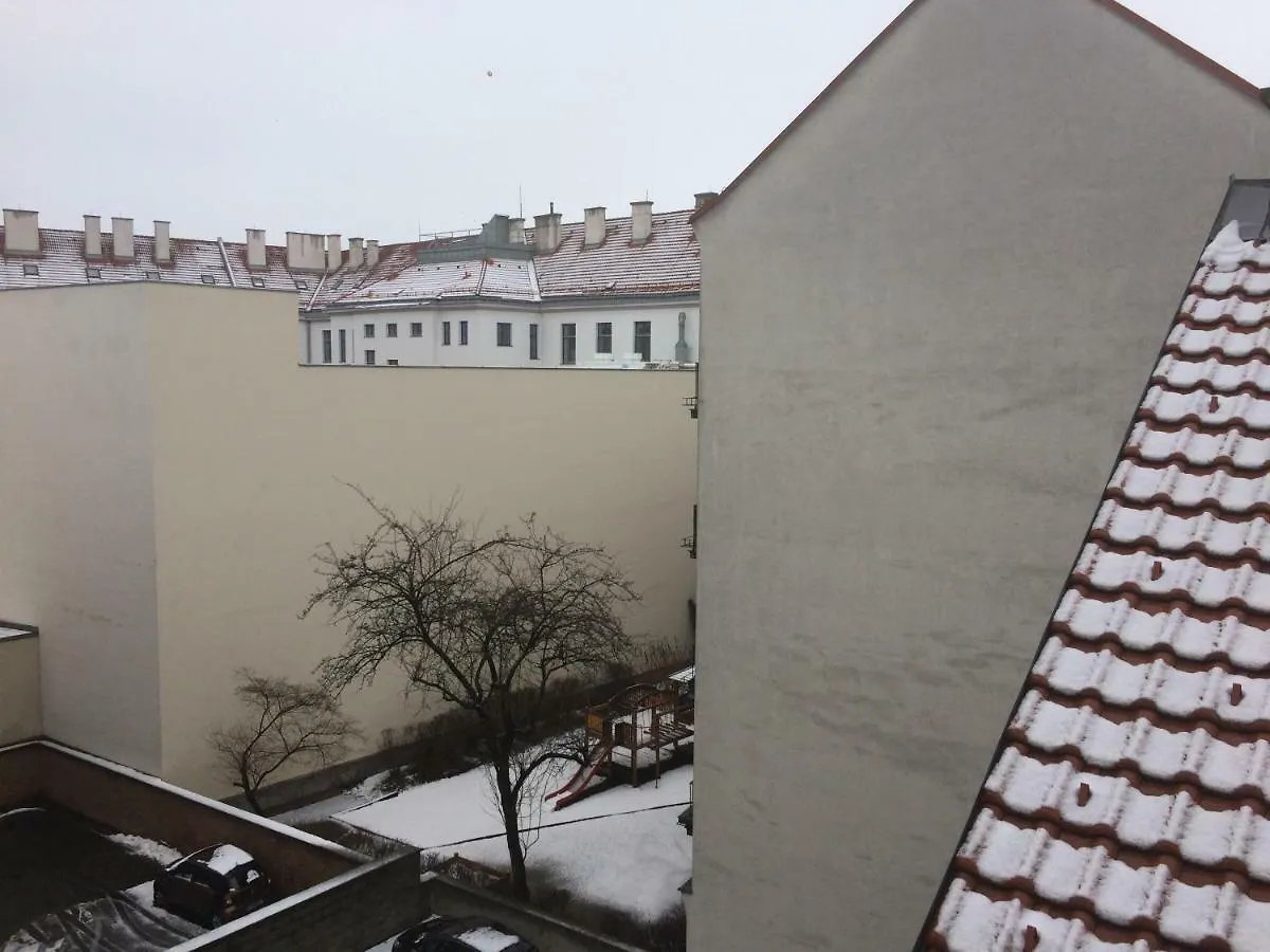 Nice Private Room in Wien Center Gasthof