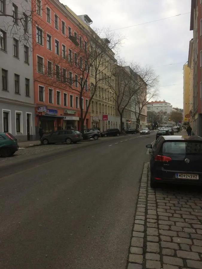 Nice Private Room In Wien Center